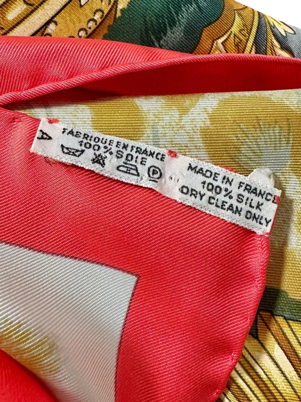 Hermes 100% Silk “Casques Plumets” Carre 90 Coral Pink & Gold Large Square Scarf - Picture 10 of 16